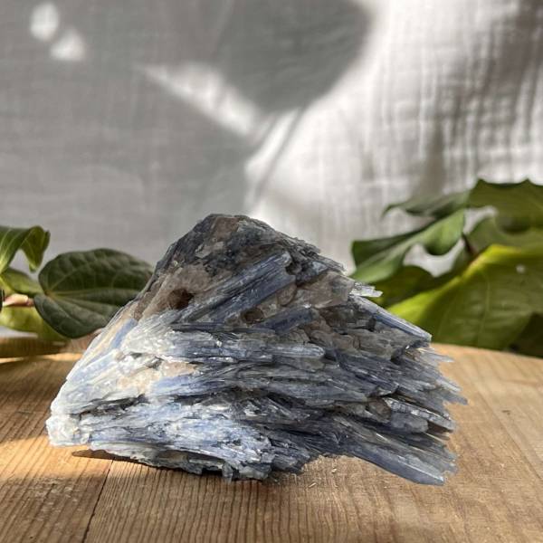 Blue kyanite in quartz - Image 3
