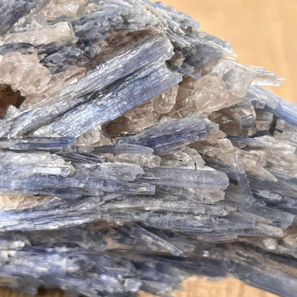 Blue kyanite in quartz - Image 2