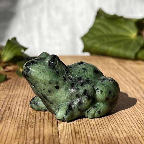 Ruby zoisite frog - Image 2