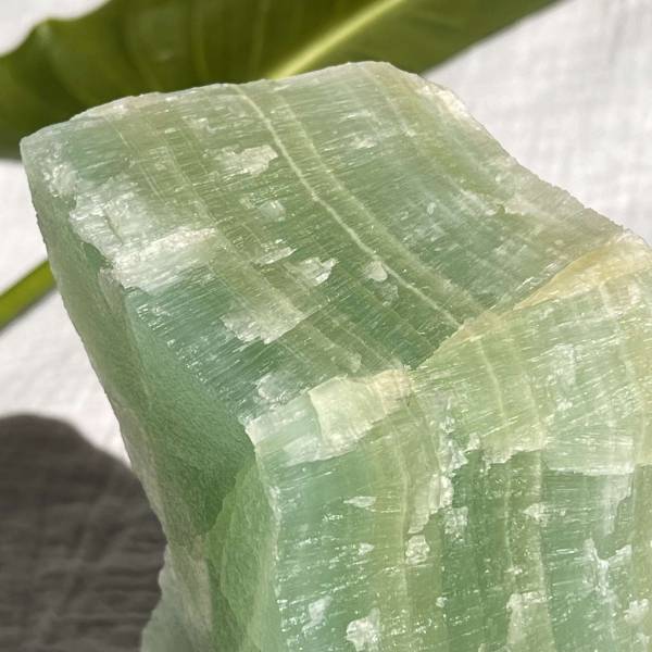 Pistachio calcite - Image 2