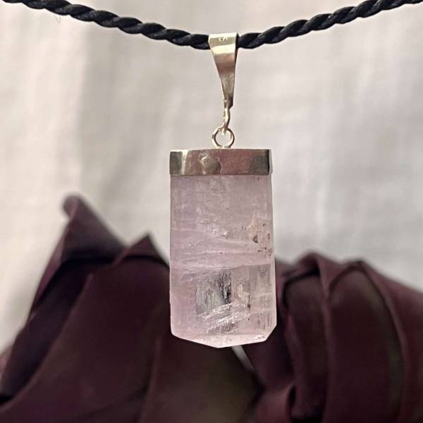 Kunzite pendant - Image 2