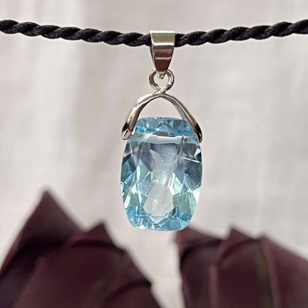 Blue topaz pendant