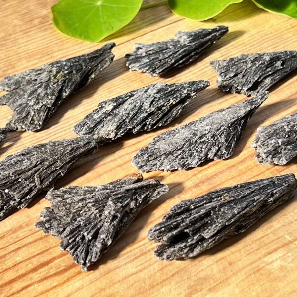 Black kyanite - Image 3
