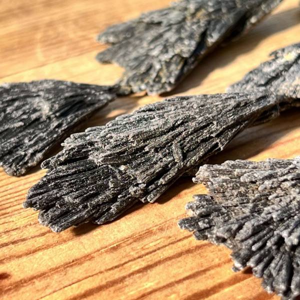 Black kyanite