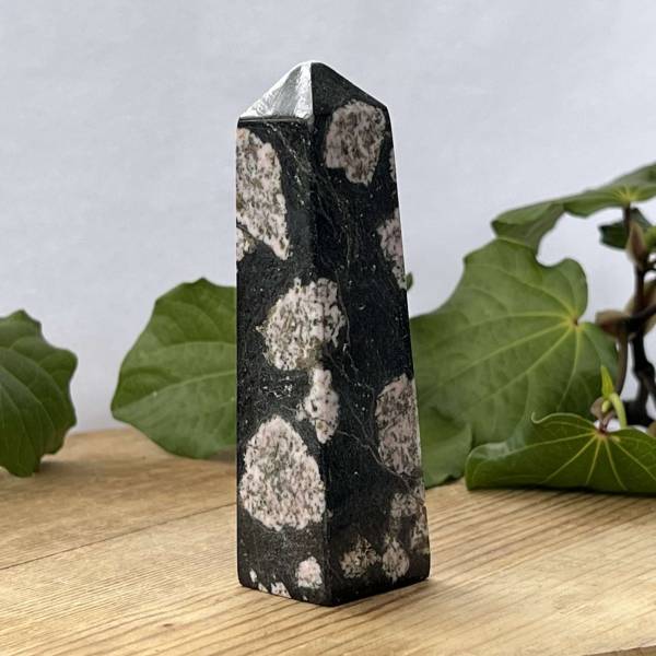 Luxullianite obelisk - Image 6