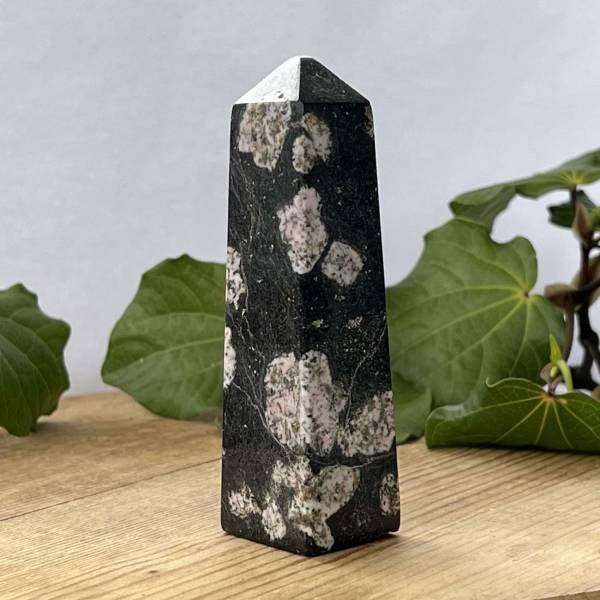 Luxullianite obelisk - Image 3