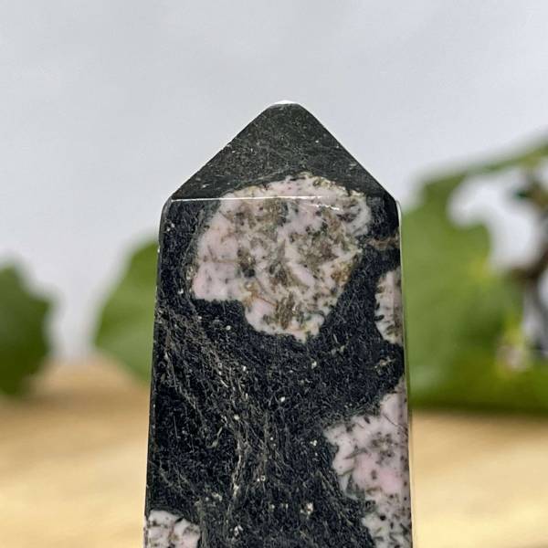 Luxullianite obelisk - Image 7