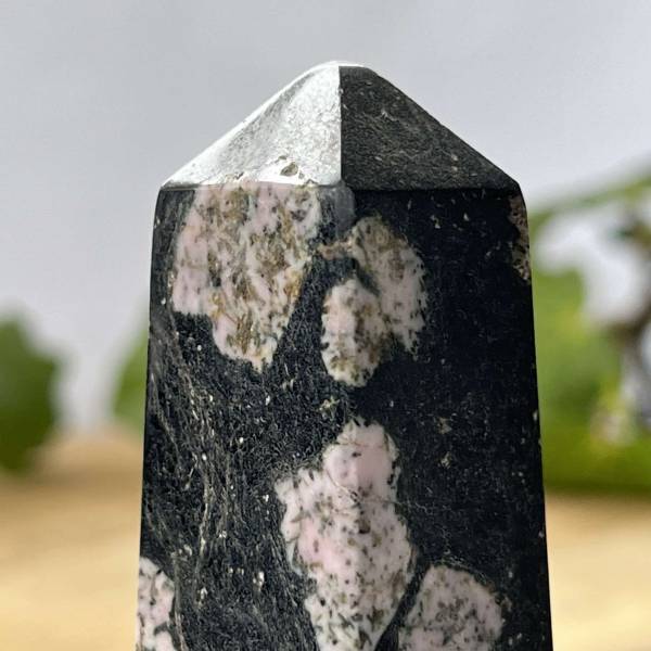 Luxullianite obelisk - Image 2