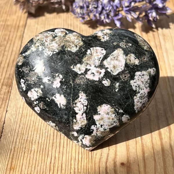 Luxullianite heart - Image 3