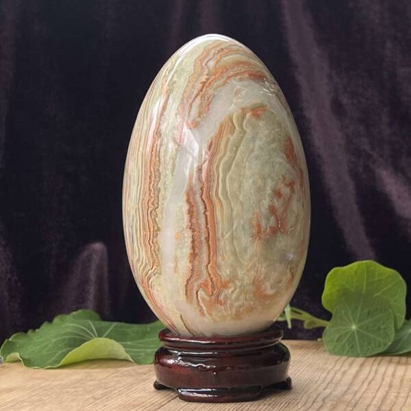 Banded calcite egg