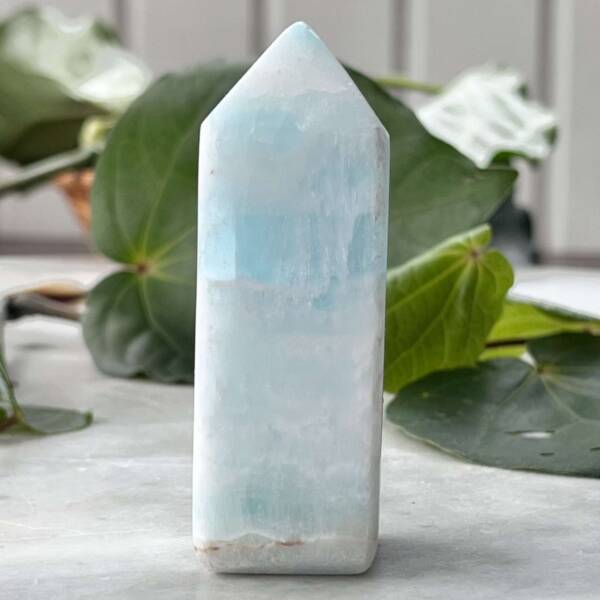 Caribbean calcite obelisk - Image 5