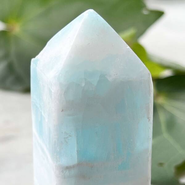 Caribbean calcite obelisk - Image 2