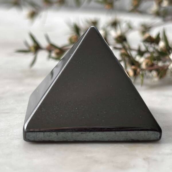 Hematite pyramid - Image 4