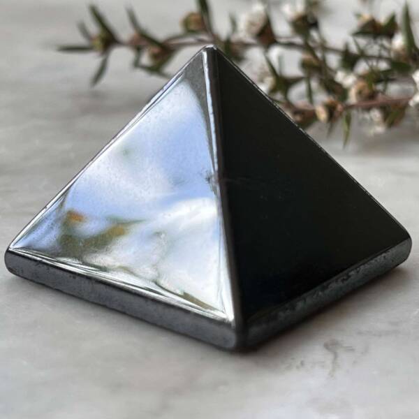 Hematite pyramid - Image 3