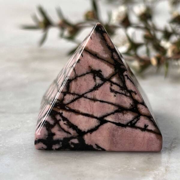 Rhodonite pyramid - Image 3