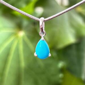 turquoise pendant set in silver