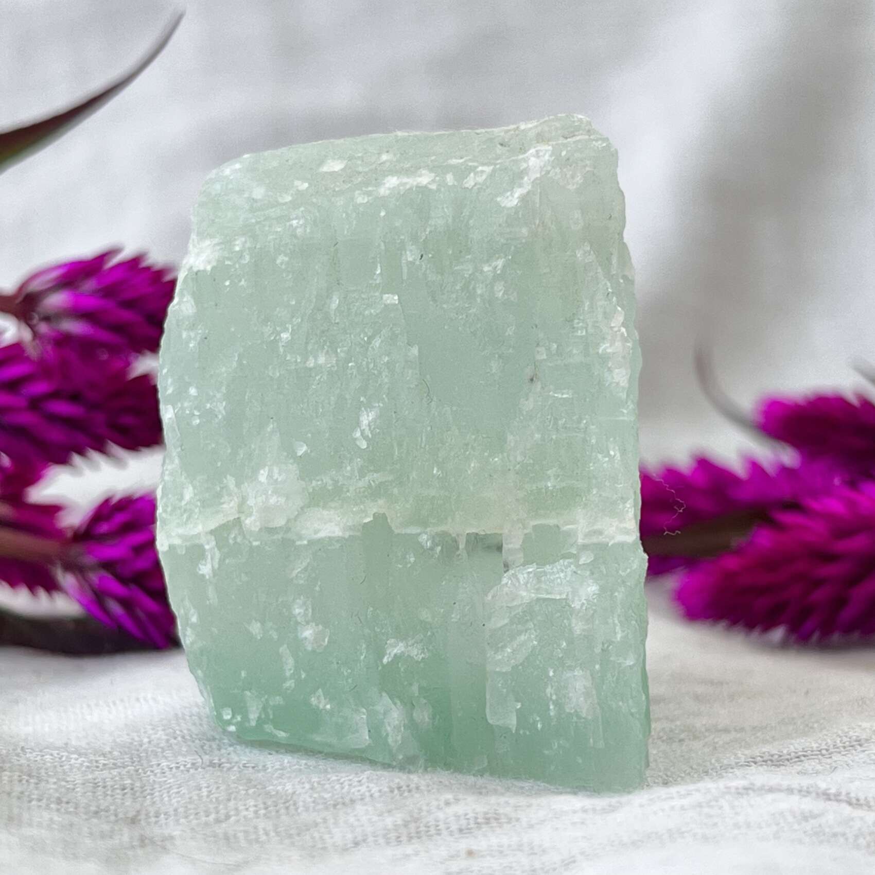 Pistachio calcite - Image 5