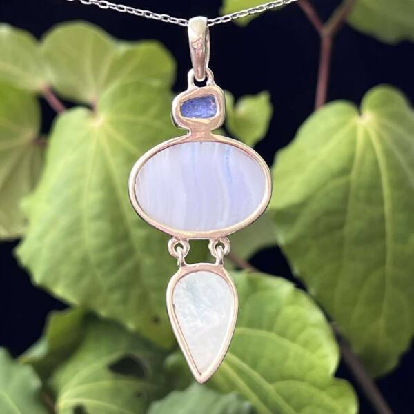 Blue lace agate, moonstone and tanzanite pendant - Image 4