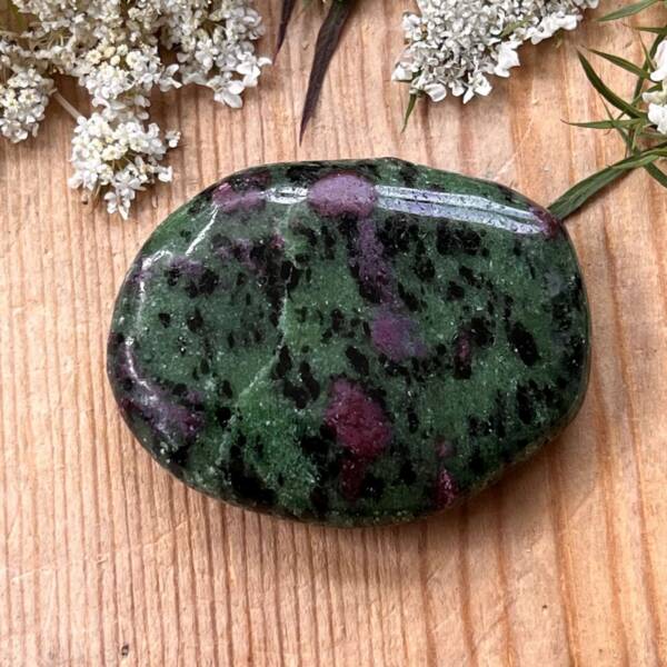 Ruby zoisite palmstone - Image 3