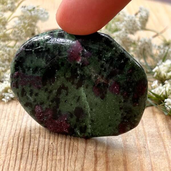 Ruby zoisite palmstone - Image 4