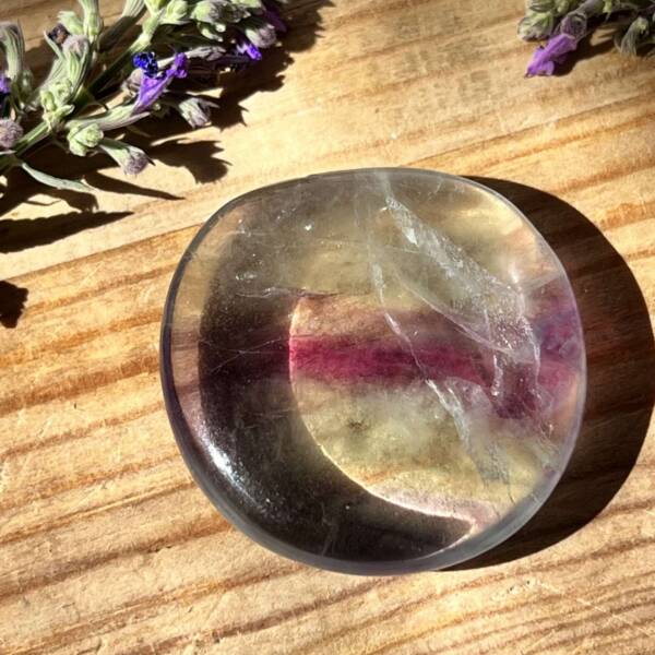 Fluorite palmstone - Image 3