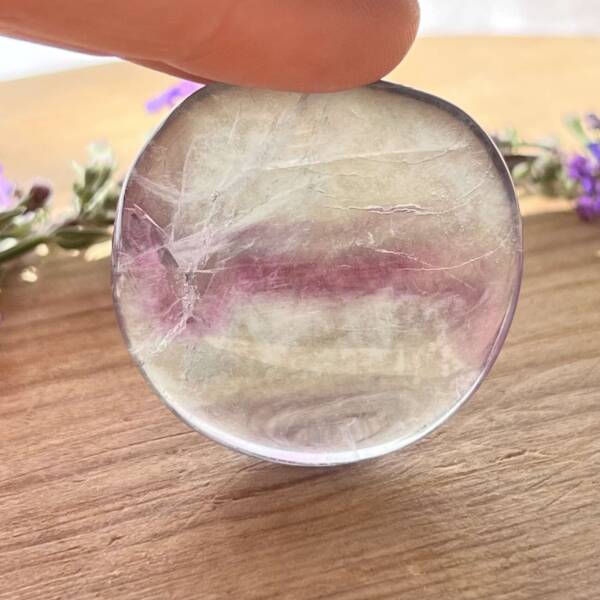 Fluorite palmstone - Image 4