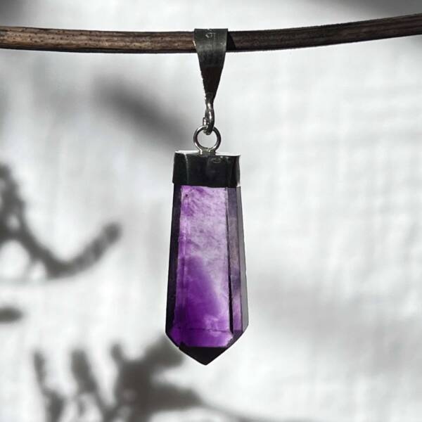 purple fluorite pendant set with silver plate