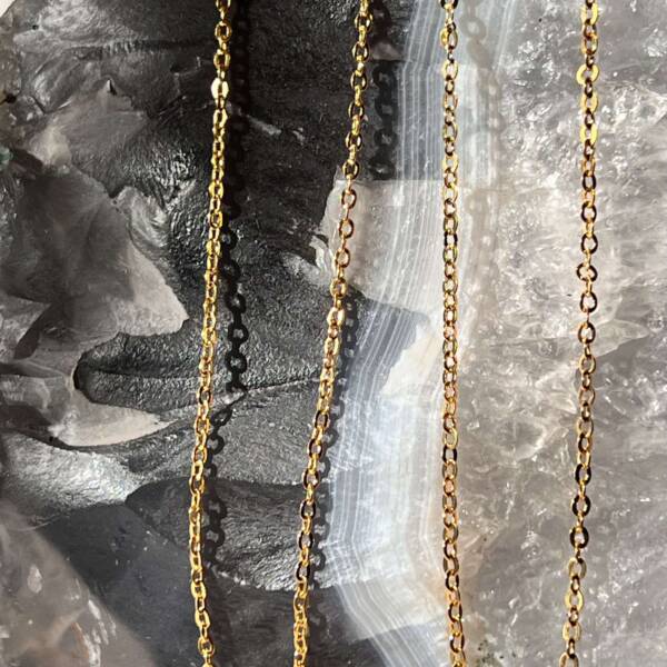 Yellow metal chain - Image 4