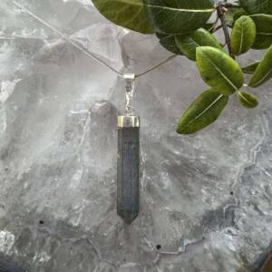 labradorite pendant elegant silver setting third eye chakra natural mineral