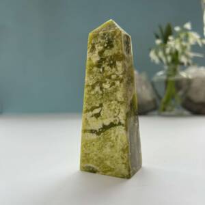 serpentine obelisk green natural pattern crystal