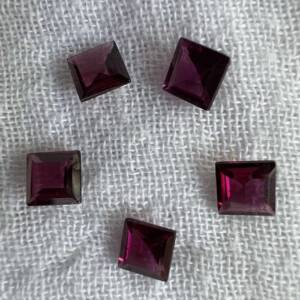 red garnet square gemstones