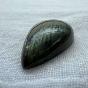 labradorite cabochon gemstone green and gold feldspar