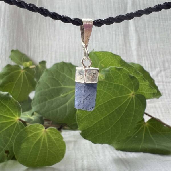 blue sapphire pendant