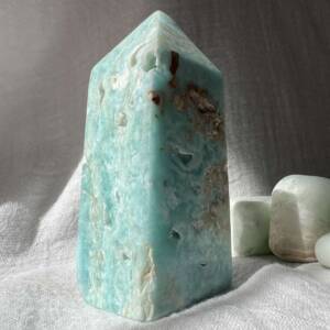 Caribbean calcite obelisk