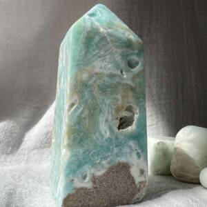 Caribbean calcite obelisk