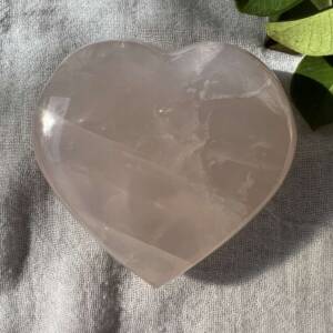 rose quartz heart natural pink rock crystal shaped and polished quartz heart chakra anahata