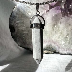 howlite pendant white mineral necklace calcium silico-borate Ca2B5SiO9(OH)5 Mohs scale mineral hardness: 3