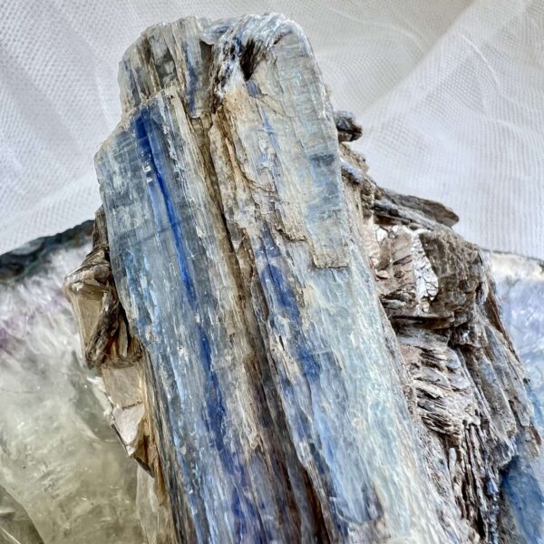 Blue kyanite with mica - Image 8