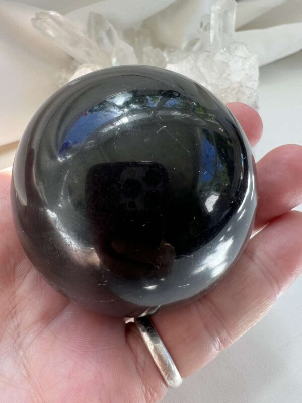 Basalt sphere - Image 2