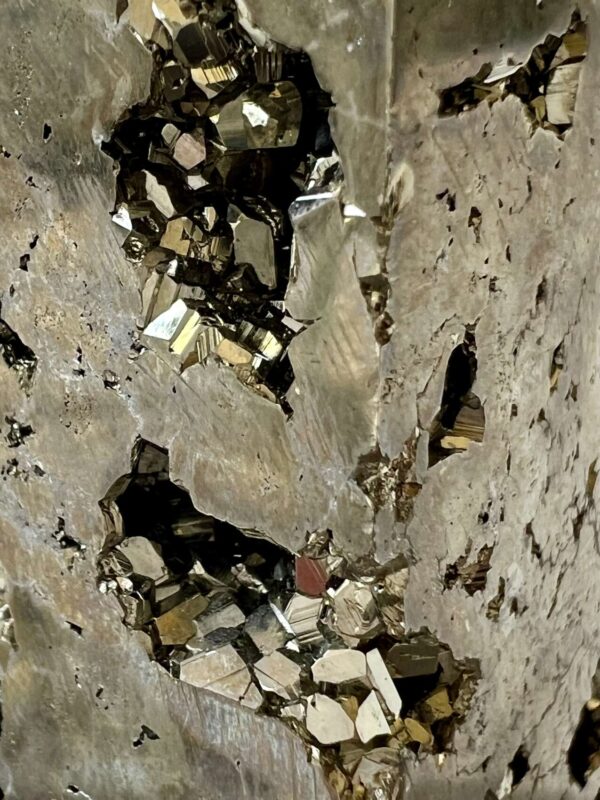 Iron pyrite obelisk - Image 2