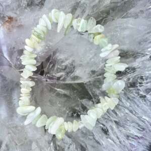 new jade bead bracelet natural crystal jewellery Ca2(Mg,Fe)5Si8O22(OH)2 heart chakra anahata