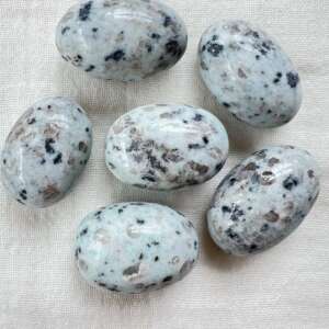 kiwistone kiwi jasper sesame jasper amazonite smokey quartz tourmaline kiwi rock south island NZ KAlSi3O8