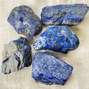 natural lapis lazuli metamorphic rock lazurite iron pyrite calcite sodalite (Na,Ca)8Al6Si6O24(S,SO)4 third eye chakra ajna