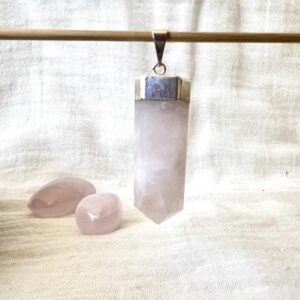 rose quartz pendant natural crystal jewellery healing gemstones crystal shop online new zealand SiO2 anahata heart chakra