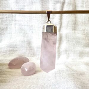 rose quartz pendant natural crystal jewellery healing gemstones crystal shop online new zealand SiO2 anahata heart chakra