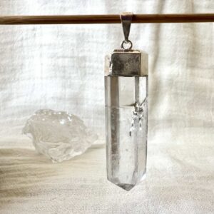 clear crystal pendant rock crystal quartz necklace everyday jewellery healing energy gems the hidden gem sahasrara crown chakra seven rays crystal power piezoelectricity