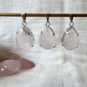 rose quartz silver plate pendant natural crystal jewellery healing gemstones crystal shop online new zealand SiO2 anahata heart chakra