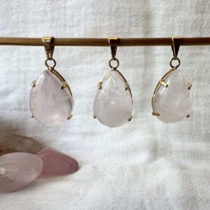 rose quartz gold plate pendant natural crystal jewellery healing gemstones crystal shop online new zealand SiO2 anahata heart chakra