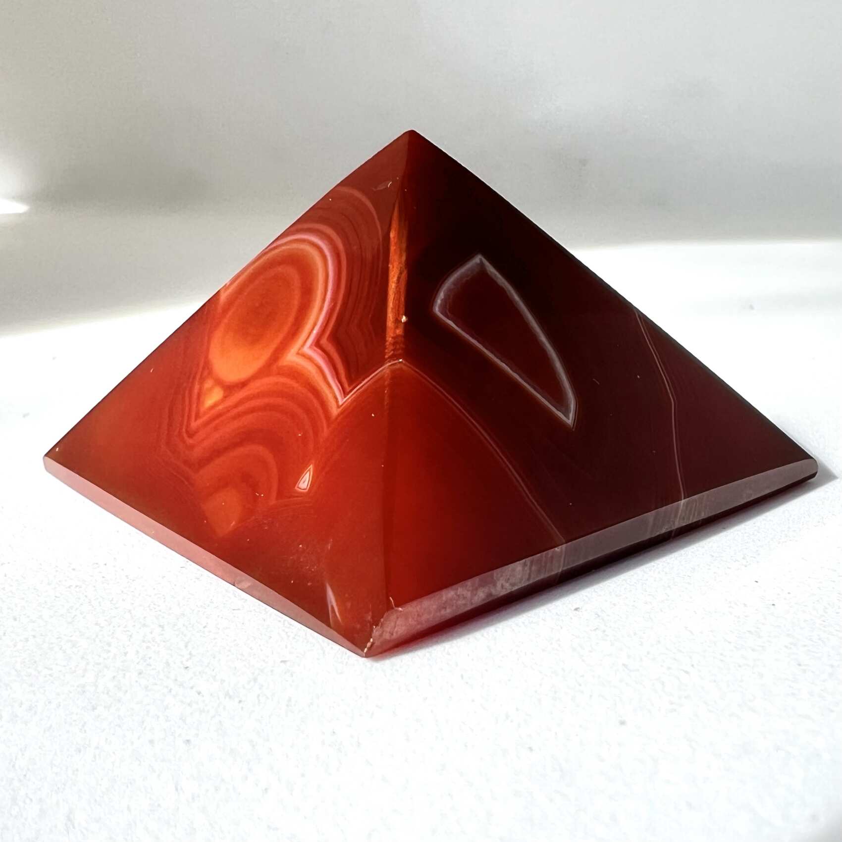 Agate pyramid - Image 2